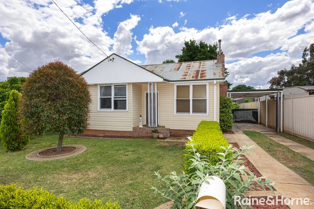 11 Scherger Place, NSW 2650