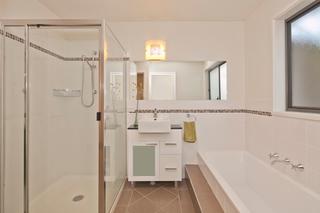 Bathroom (2012-11-09)