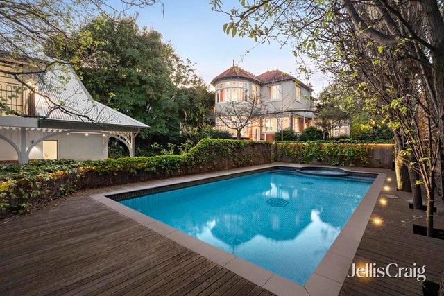 8A St Leonards Avenue, VIC 3182