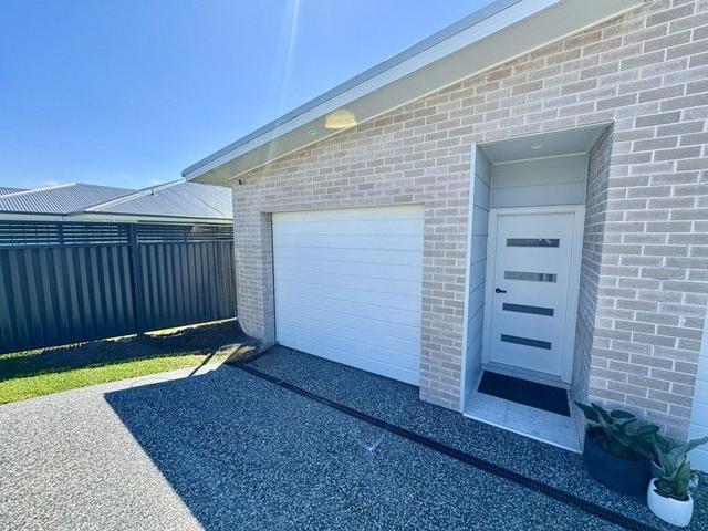 2/17 Auvergne Way, NSW 2430