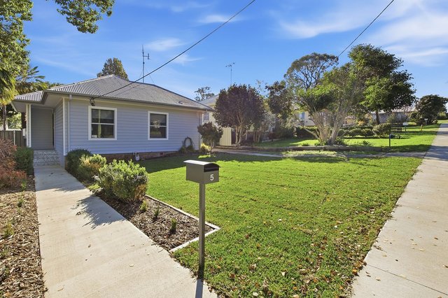 5 Petit Street, NSW 2582