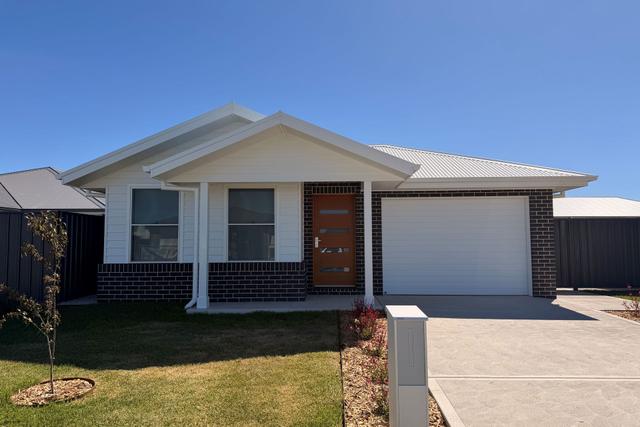 4 Moore Street, NSW 2850