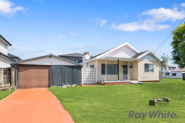 House : 90 Roberts Road, NSW 2190