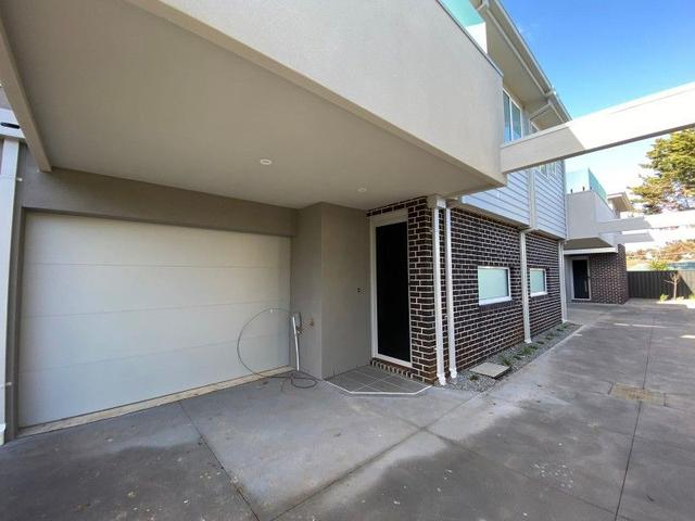 2/16 Rosina Drive, VIC 3337