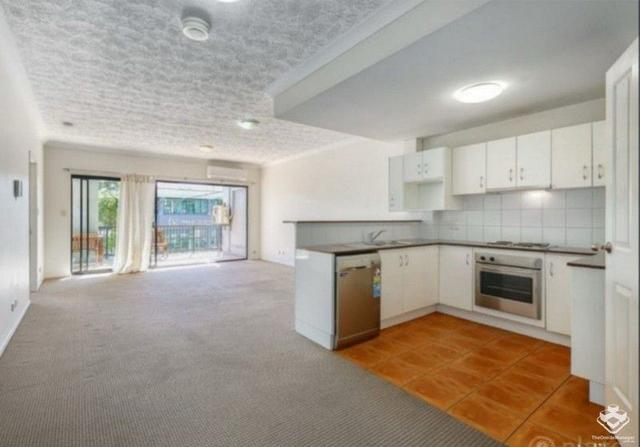 3/3 Heaslop Street, QLD 4102