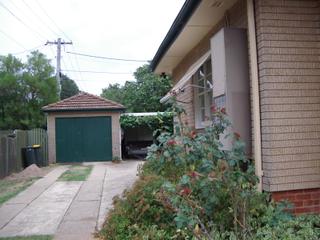 Side of house (2006-03-30)