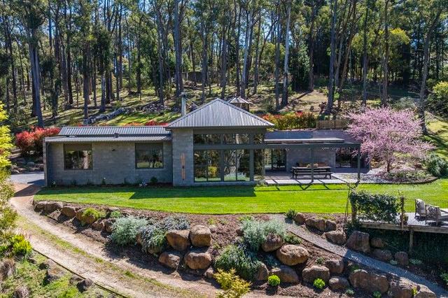 42 Christopher Crescent, VIC 3442