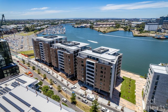 403/45 Honeysuckle Drive, NSW 2300