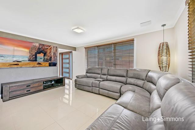 25 Hennesy Crescent, NSW 2770