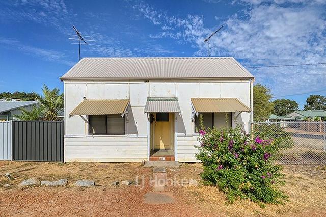 12 Saunders Street, WA 6225