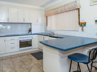 15 Joseph St Batehaven Web Kitchen