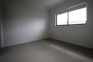 Bedroom 1 (2014-03-28)