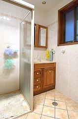 Bathroom (2006-03-30)