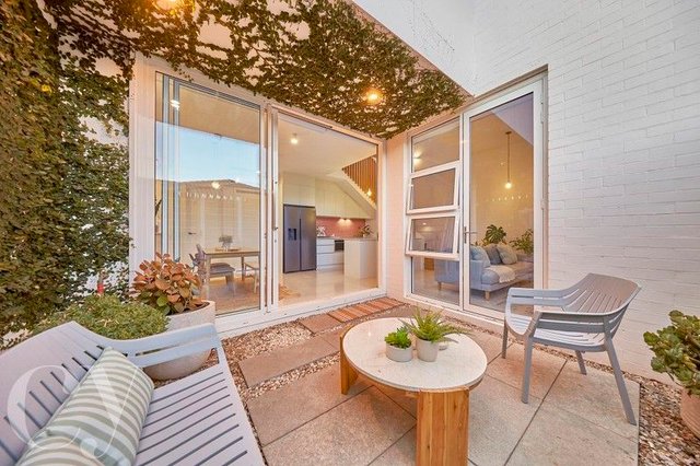 2/13 Carrington Street, WA 6157