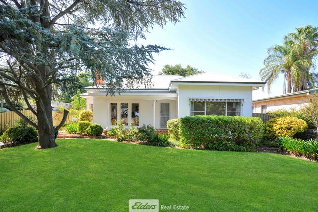 15 Groongal Street, NSW 2680