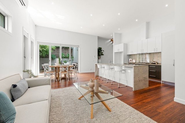 2/10 Naples Street, VIC 3931