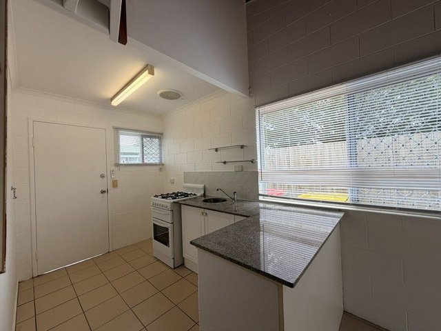 8/31 Miles Street, QLD 4870