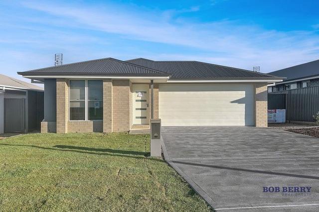 61 Cove Circuit, NSW 2830