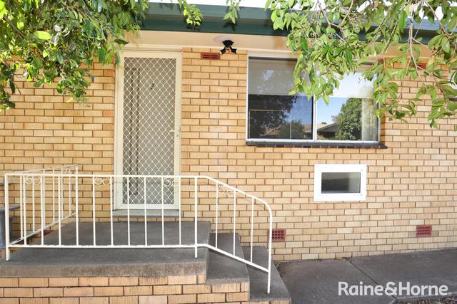 2/5 Joyes Place, NSW 2650