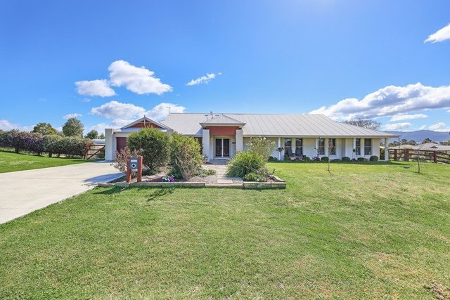 12 Kingfisher Crescent, NSW 2337