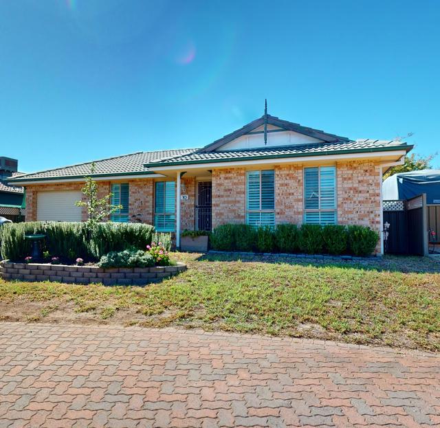 10 Carling Court, NSW 2830
