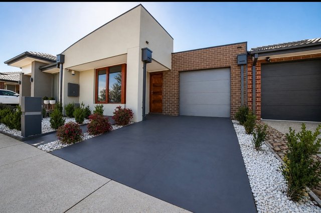 25 Greenpoint Drive, VIC 3335