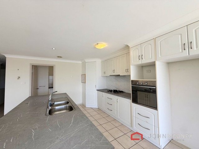18 Illeura Road, NSW 2650