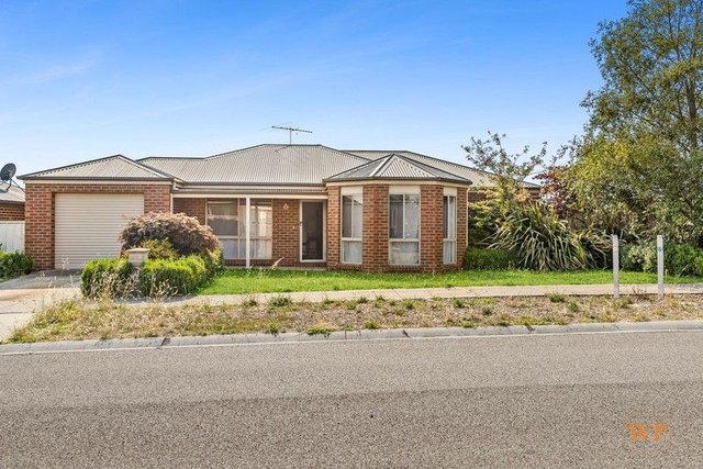 8 James Close, VIC 3764