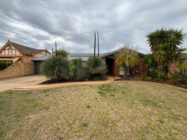 7 Clifton Boulevard, NSW 2680