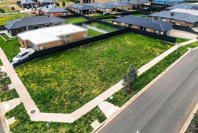16 Parker Drive, VIC 3660