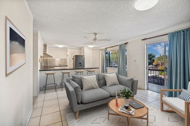 2/12 The Avenue, QLD 4812