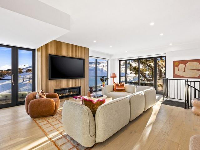 Residence 1/1 Whitehorse Village Road, VIC 3723