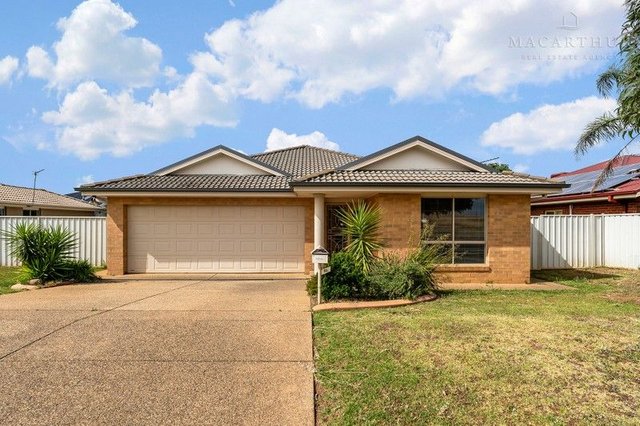 54 Avocet Drive, NSW 2650
