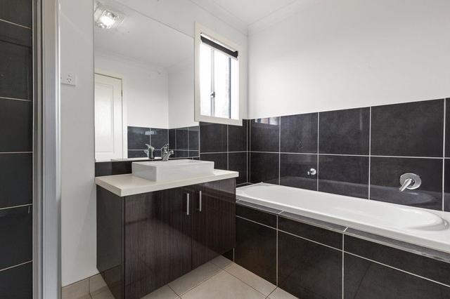 2/11 Hawk Avenue, VIC 3810