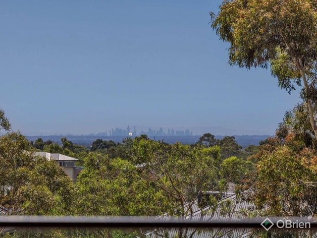 16 Knowland  Grove, VIC 3977