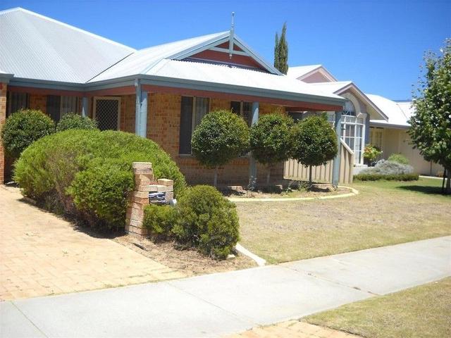 8 Ingham Way, WA 6036