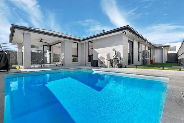 12 Headway Street, QLD 4211