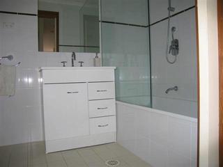Bathroom (2008-04-10)