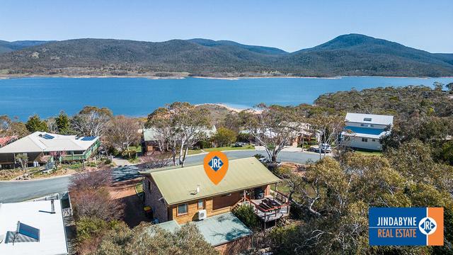 33 Lotus Avenue, NSW 2627