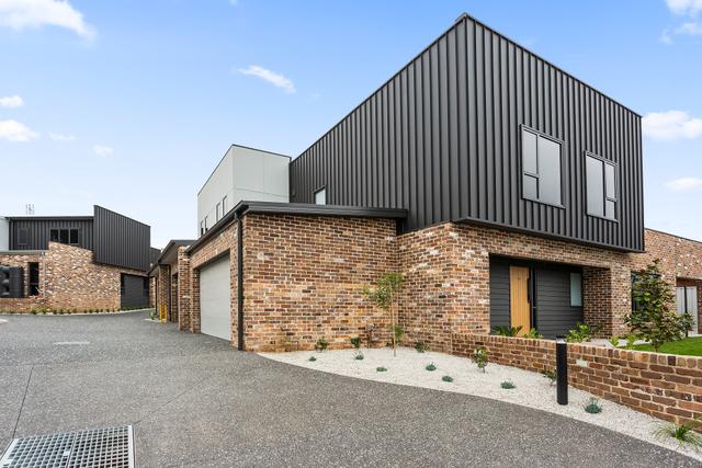 2/58-60 Murphys Avenue, NSW 2500