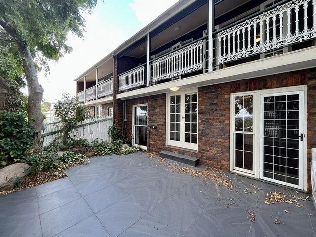 2/13 Denham Street, QLD 4103