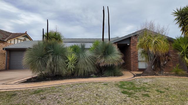 7 Clifton Blvd, NSW 2680