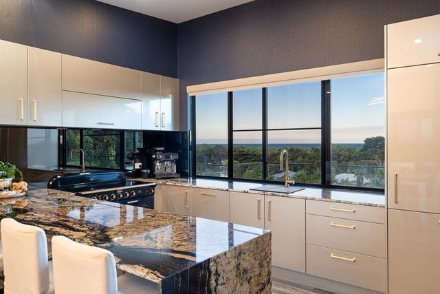 10 Seascape Close, QLD 4879