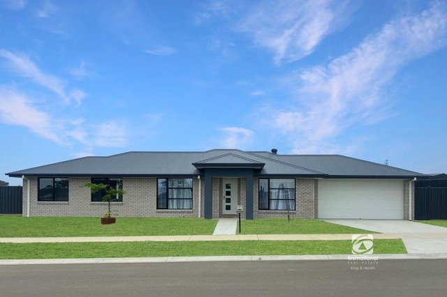 37 Ilfracombe Way, VIC 3880
