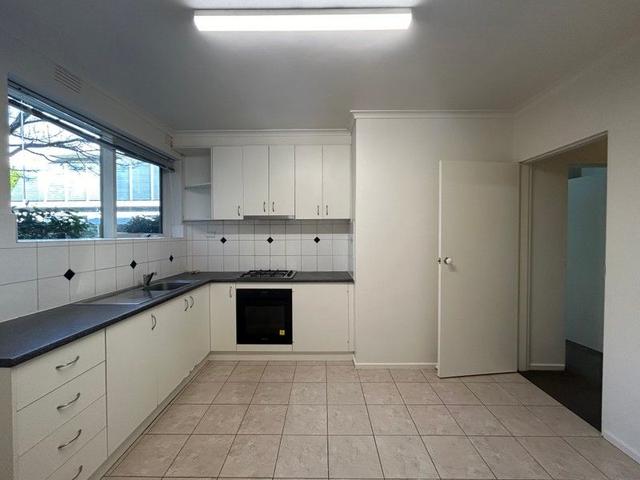 1/11 Truganini Rd, VIC 3163