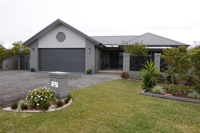 4 Leeward Circuit, NSW 2324