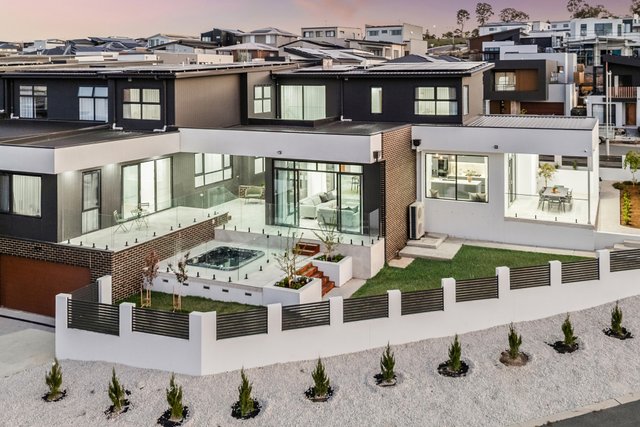 51 Leontine Loop, ACT 2611