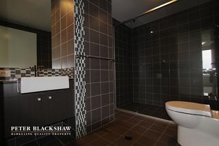 BATHROOM (2015-10-29)
