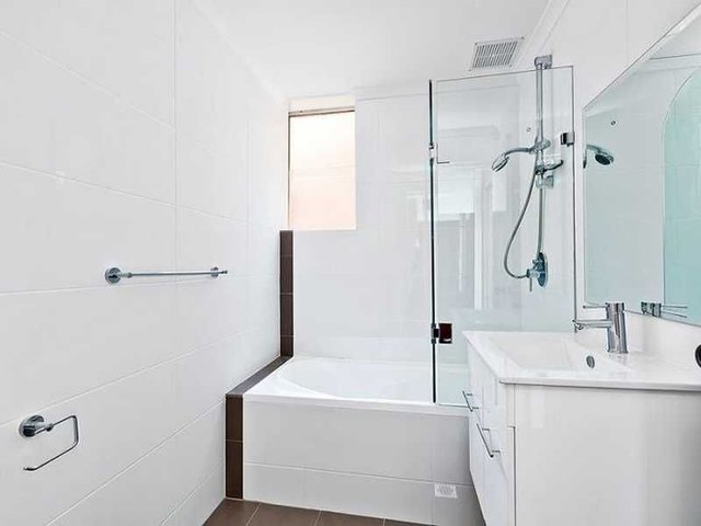 6/96 Yangoora Rd, NSW 2195