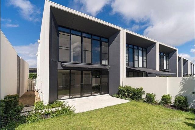 8 Theatre Drive, QLD 4217